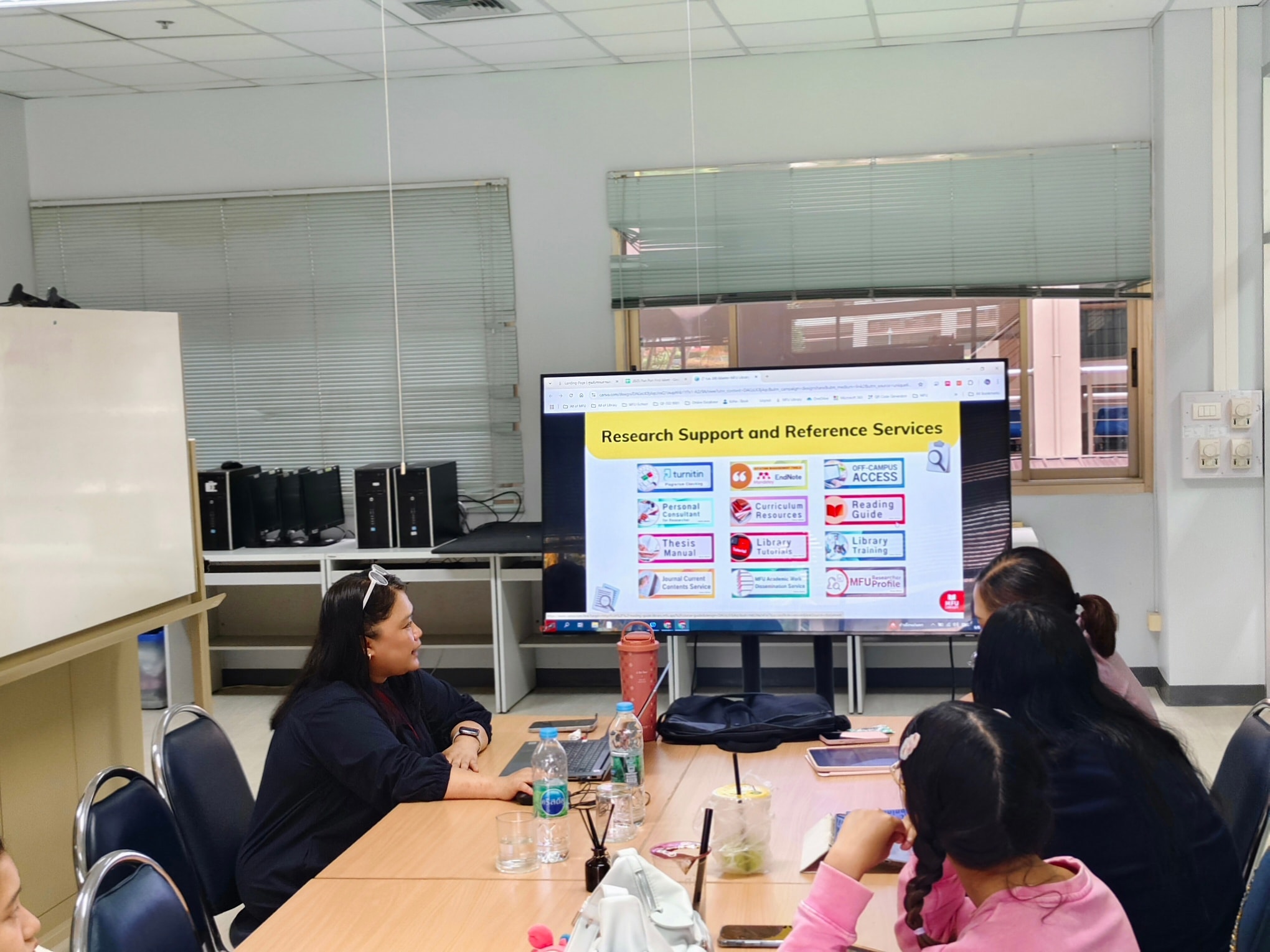 ศูนย์บรรณสารฯ ได้จัดการอบรมให้ความรู้เกี่ยวกับการสืบค้นข้อมูลฯ สำหรับนักศึกษาระดับบัณฑิตศึกษา สนว.วิทยาศาสตร์เครื่องสำอาง ประจำปี 2568