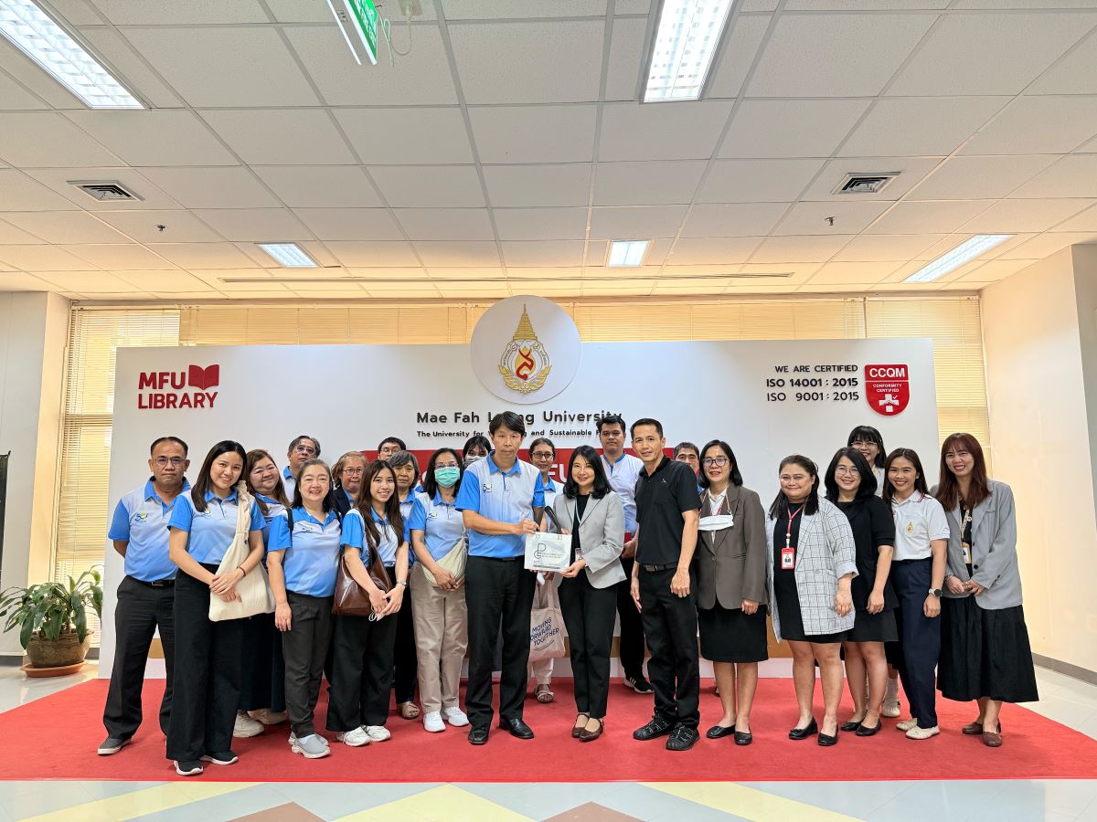 ศูนย์บรรณสารฯ มฟล. ต้อนรับคณะศึกษาดูงานจากสำนักหอสมุด ม.พายัพ แลกเปลี่ยนแนวปฏิบัติที่ดีด้านการบริหารห้องสมุดยุคใหม่