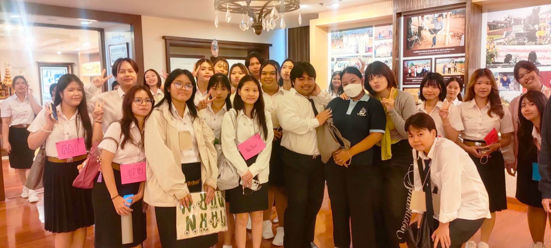 นักศึกษา สนว. การจัดการ สาขาวิชาธุรกิจท่องเที่ยวและอีเว้นท์ ชั้นปีที่ 1 ปีการศึกษา 2569 เยี่ยมชมหอประวัติ มฟล.