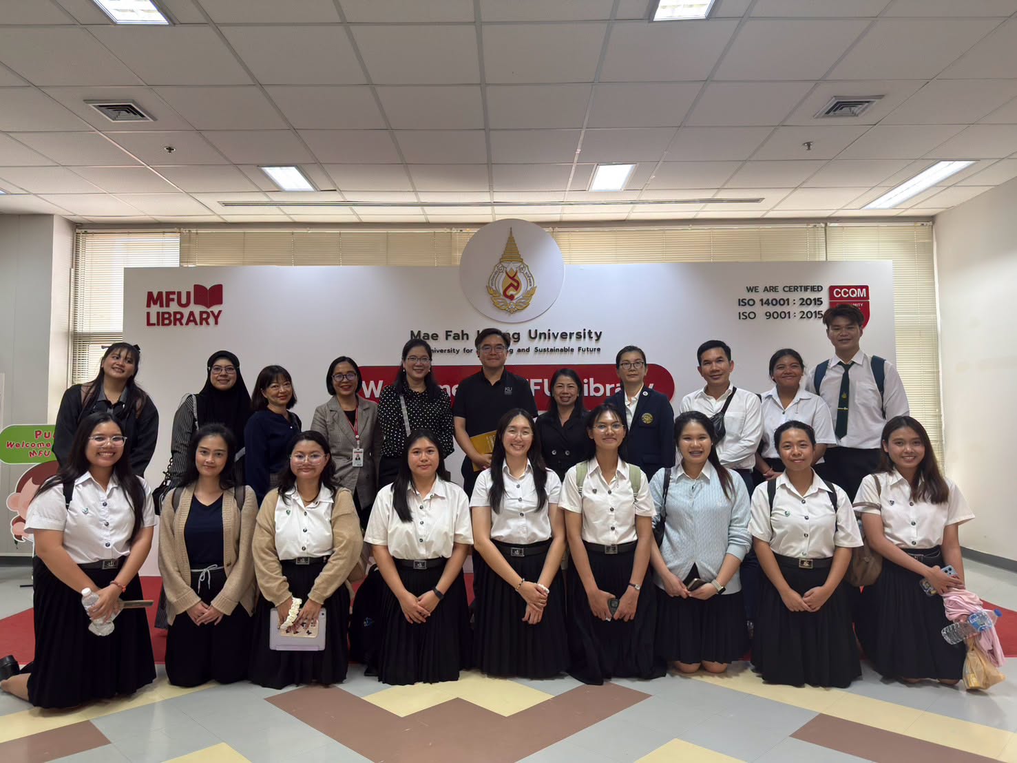 ศูนย์บรรณสารฯ มฟล. ต้อนรับคณะผู้บริหารและนักศึกษา ม.เกษตรศาสตร์ เข้าชมหอประวัติมหาวิทยาลัย