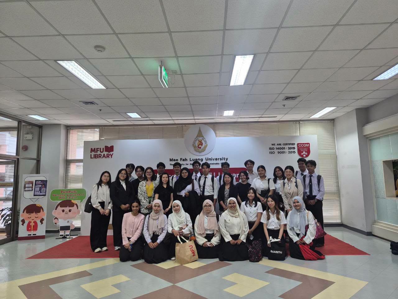  ศูนย์บรรณสารฯ ได้ให้การต้อนรับนักศึกษาคณะรัฐศาสตร์ มธ. มช. และ มอ. ปัตตานี ในการเยี่ยมชมหอประวัติ มฟล.