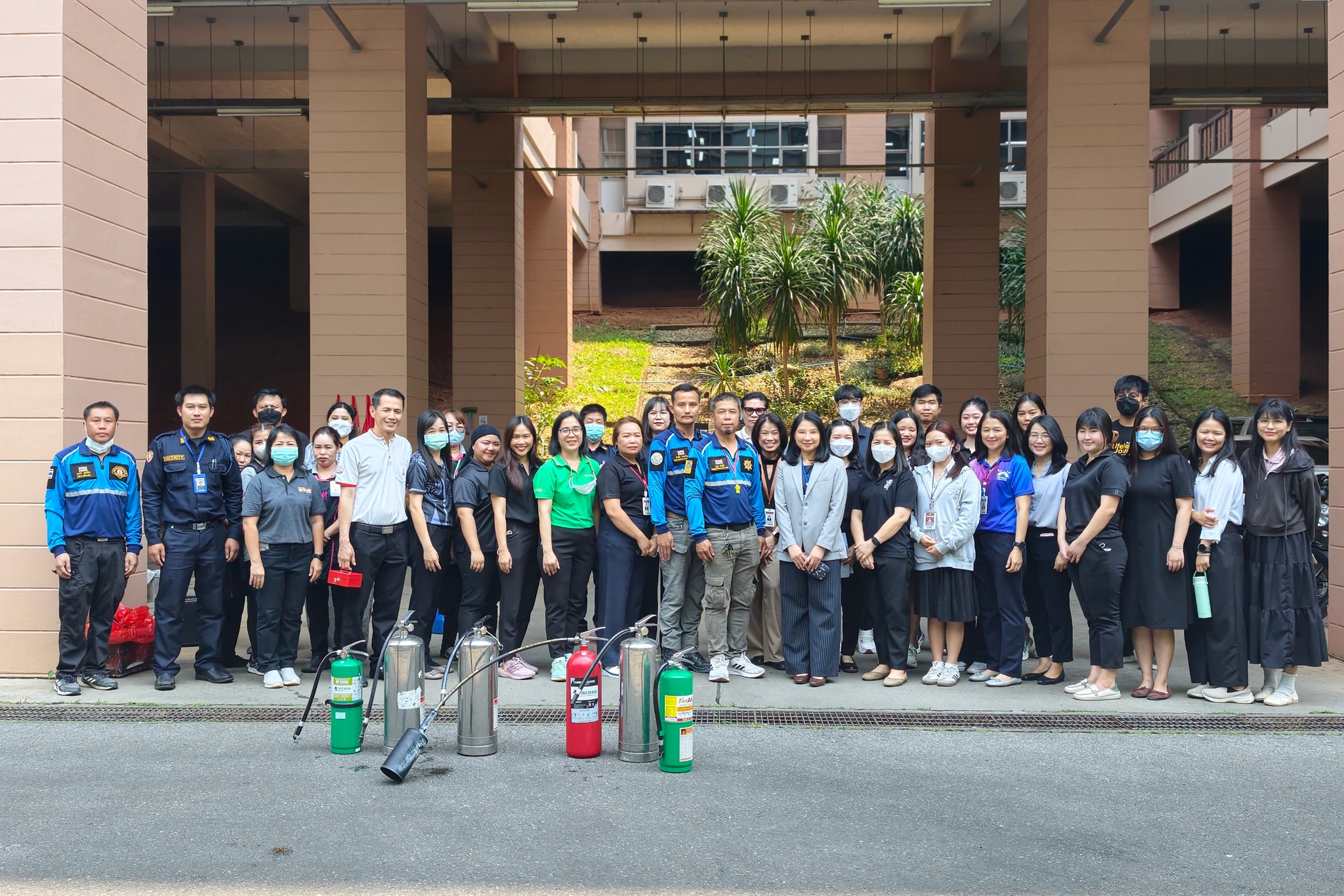 เตรียมพร้อมสภาวะฉุกเฉิน! ศูนย์บรรณสารฯ มฟล. ฝึกซ้อมอพยพหนีไฟและวิธีใช้ AED เพิ่มทักษะช่วยชีวิต